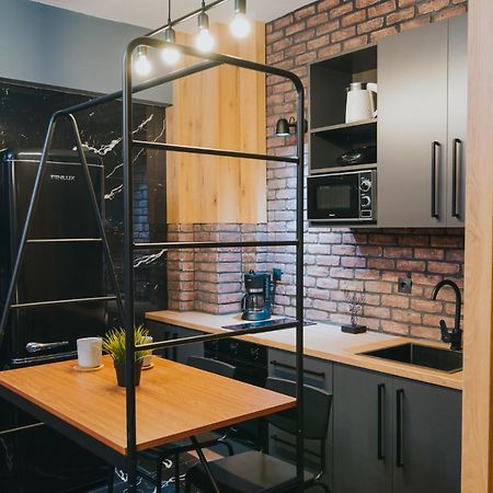 New Modern Ground Floor Apartment By The Sea Солун Екстериор снимка