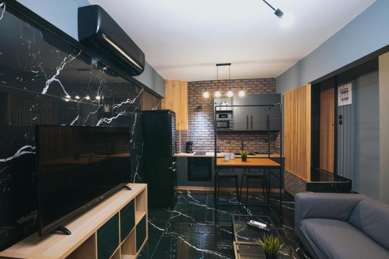 New Modern Ground Floor Apartment By The Sea Солун Екстериор снимка